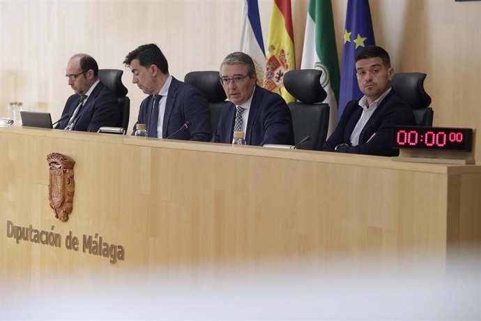 El presidente de la Diputación, Francisco Salado, ha explicado que las cantidades, que se transferirán de forma inmediata a cada municipio, son para atender los desperfectos ocasionados por las danas en infraestructuras y equipamientos municipales