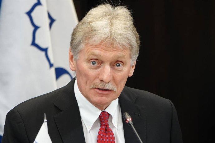Archivo - El portavoz del Kremlin, Dimitri Peskov, durante una rueda de prensa en San Petersburgo (archivo)