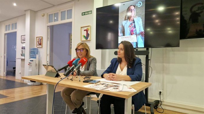 La coordinadora del Grupo de Mujeres Empresarias y Directivas del (CEL), Azucena Ramos (izquierda) y la vocal de la directiva  Ana Belén Martínez, en la presentación del II Congreso de Mujeres Empresarias y Networking Estratégico 'Ellas impulsan León'.