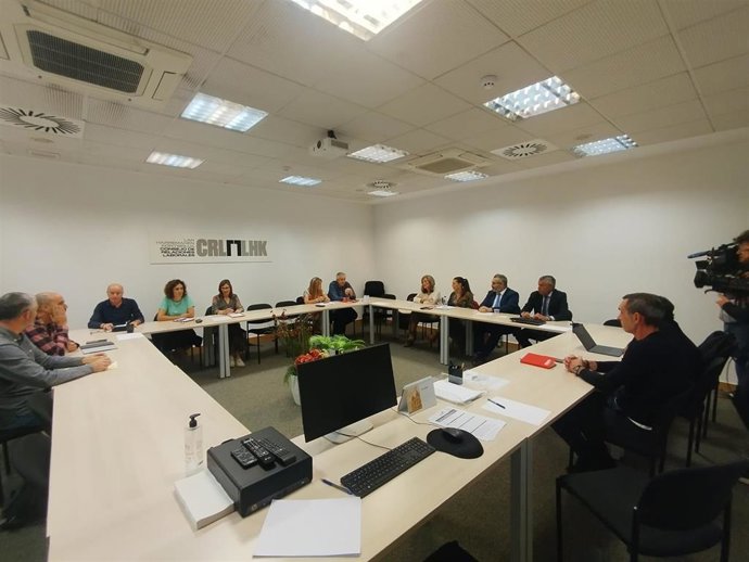 Acto de conciliación de sindicatos vascos con Confebask en la sede del CRL en Bilbao