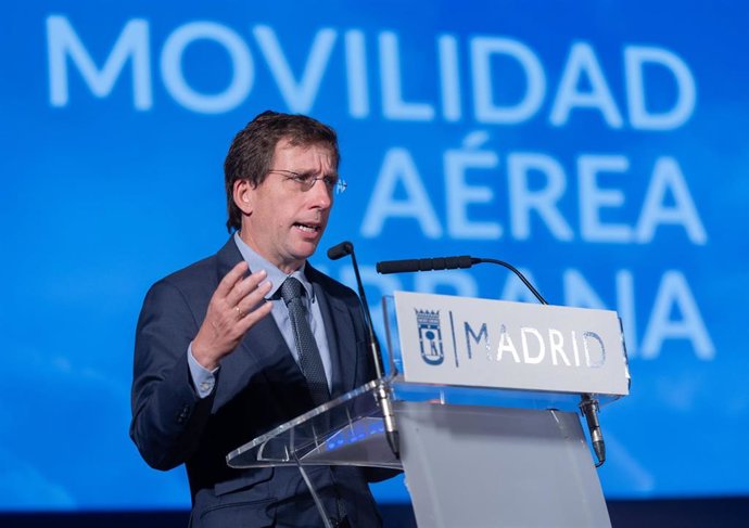 El alcalde de Madrid, José Luis Martínez Almeida, inaugura el I Foro de Movilidad Aérea Urbana de la capital, en el Auditorio Caja de Música CentroCentro.