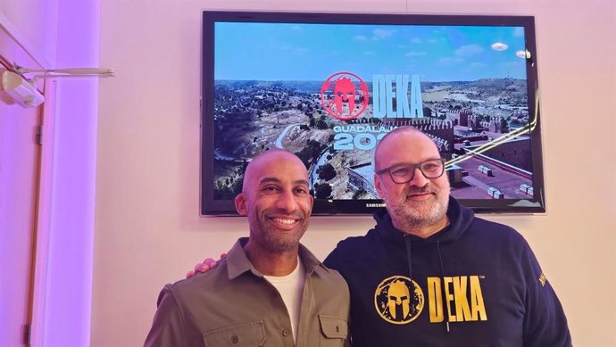 El concejal de Deportes de Guadalajara, Armengol Engonga, y el CEO de DEKA FIT, Ángel Sanz.