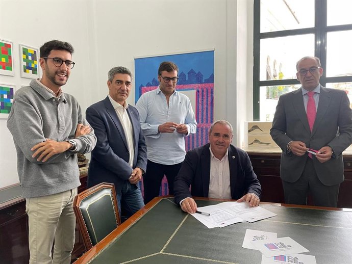 Firma de la adhesión de la DOP Torta del Casar a la candidatura de Cáceres 2031