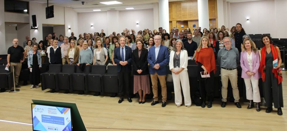 Jornada de la Red de Equipos Referentes de la Ley Orgánica de Regulación de la Eutanasia, con el delegado de Sanidad de la Junta en Granada, Indalecio Sánchez-Montesinos, y la directora de la EASP, Blanca Botello, en el centro en primer término