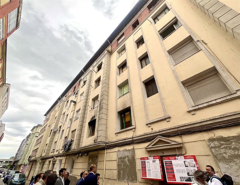 Archivo - Edificio de la calle Marqueses de Valdecilla y Pelayo donde se construirán viviendas protegidas