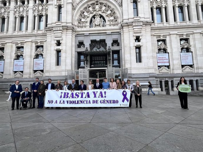 Minuto de silencio convocado tras el asesinato de una joven de 21 años en Villaverde (Madrid).