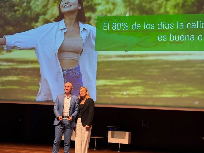 Zaragoza recibe un reconocimiento organizado por Cunstommedia, Compromiso RSE y Equipos&Talento por tener el 100% de los autobuses turísticos eléctricos