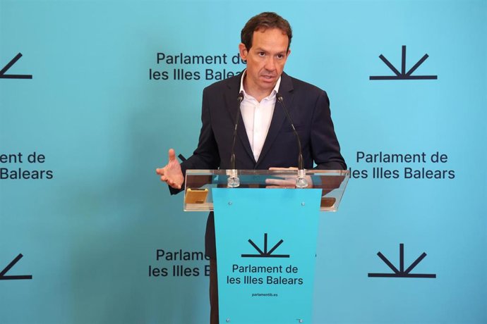 Archivo - El portavoz adjunto del PSIB en el Parlament, Marc Pons.