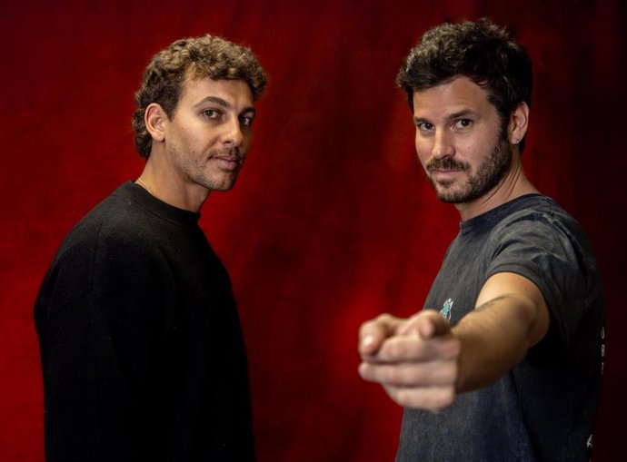 Archivo - La banda Taburete posa para Europa Press, a 3 de abril de 2025, en Madrid (España). Taburete es una banda fundada en 2014 en Madrid por Guillermo ‘Willy’ Bárcenas y Antón Carreño. Su primer disco, ‘Tres tequilas’, salió a la luz en 2016, y en 20