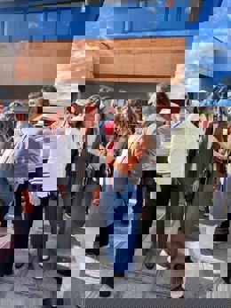 Las diputadas del PP asturiano Beatriz Polledo y Pilar Fernández Pardo, y los ediles del PP de Siero Graciela Velasco y Juan Luis Berros en la concentración en Lugones.