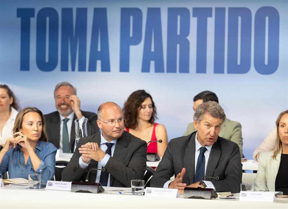 Archivo - El presidente del PP, Alberto Núñez Fiejóo, preside la reunión de la Junta Nacional del Partido Popular, a 15 de septiembre de 2025, en Madrid (España). 