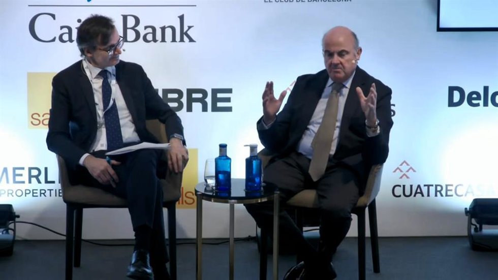 De Guindos es "optimista" con la inflación y ve positiva la trayectoria de la de