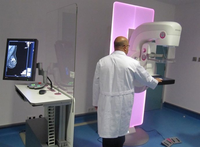 Prueba cribado cáncer de mama. Imagen de archivo.