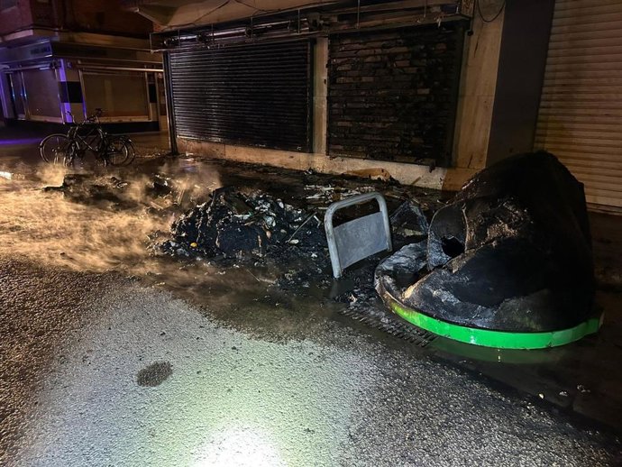 Detenido por incendiar contenedores en València.