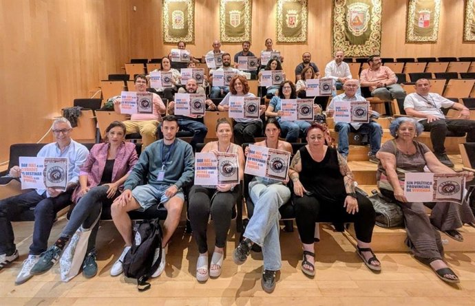 Alcaldes y cargos públicos de IU se encierran en Diputación para criticar un "reparto injusto de los recursos"