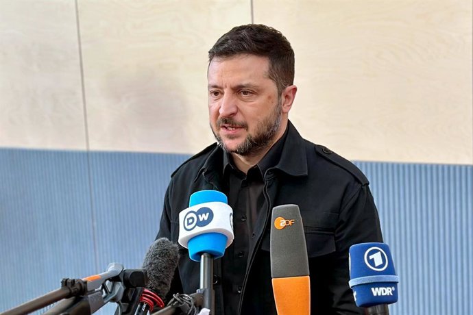 FILED - 02 October 2025, Denmark, Copenhagen: Ukrainian President Volodymyr Zelensky speaks to the media ahead of the 7th European Political Community (EPC) Summit at the Bella Center in Copenhagen Photo: Steffen Trumpf/dpa