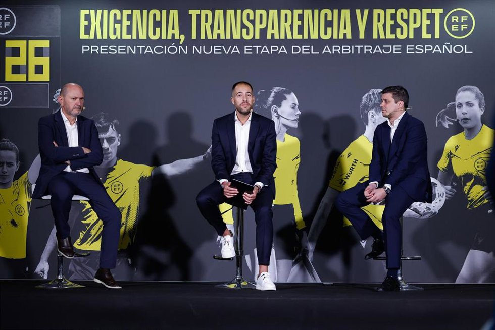 Archivo - Francisco Soto (centro), durante su presentación como nuevo presidente del Comité Técnico de Árbitros (CTA)