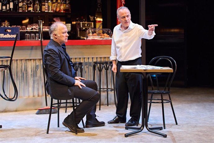 Archivo - El Teatro Bretón ofrece este sábado 'Los Yugoslavos', una historia de palabras, amor, tristeza y esperanza