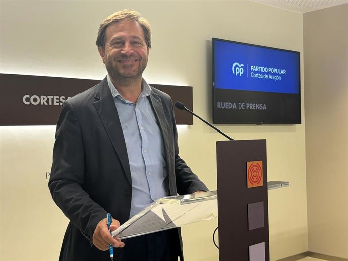 Archivo - El portavoz del PP en las Cortes de Aragón, Fernando Ledesma.