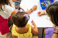 El servicio de monitoras de infantil de Mairena del Aljarafe (Sevilla) beneficia a 300 estudiantes de tres años
