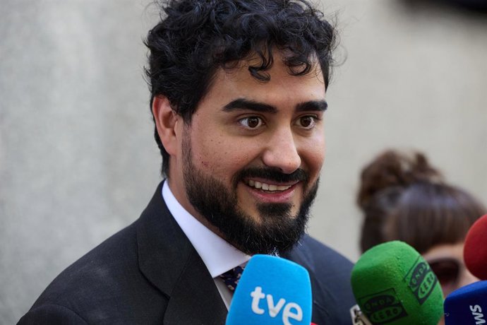 Archivo - El líder de Se Acabó La Fiesta (SALF) y eurodiputado, Luis 'Alvise' Pérez, al salir de declarar en el Tribunal Supremo, a 11 de julio de 2025, en Madrid (España). El magistrado del Tribunal Supremo (TS) Julián Sánchez Melgar ha citado al líder d