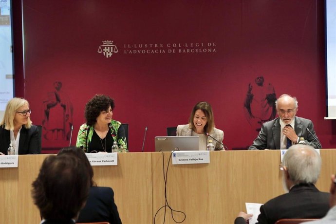 La decana del ICAB, Cristina Vallejo, interviene en las 'I Jornadas sobre Adopciones Internacionales: Infantes y Familias sin Fronteras'