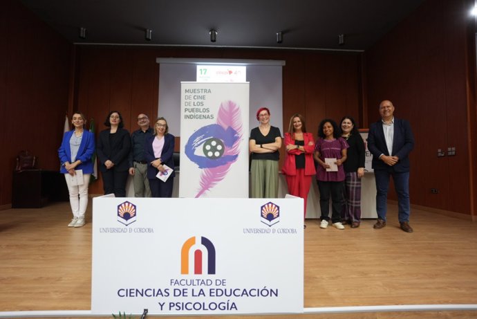 Asistentes a la inauguración de la Muestra de Cine de los Pueblos Indígenas.