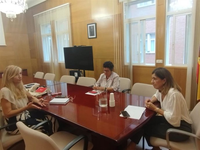 Reunión de UGT con la delegada de Salud de la Junta.