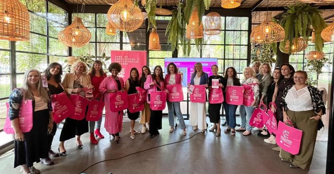 Foto de familia en la presentación de la plataforma 'Empresarias Cordobesas'.