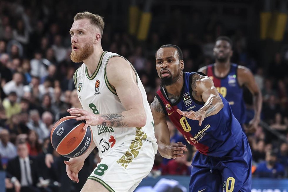 Archivo - Ignas Brazdeikis y Kevin Punter durante el último Bara - Zalgiris.