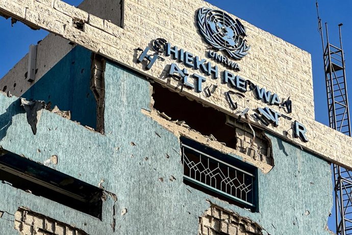 Archivo - TERRITÓRIOS PALESTINIANOS, FAIXA DE GAZA - 6 de agosto de 2025: Vista do prédio da Agência das Nações Unidas de Assistência aos Refugiados da Palestina no Oriente Próximo (UNRWA) após um ataque aéreo israelense. O ataque danificou o prédio e uma