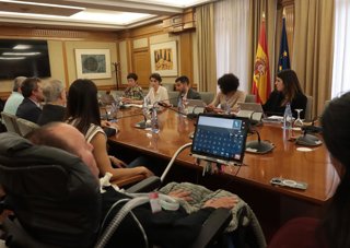 Bustinduy se reúne con representantes de ConELA para detallar la nueva prestación que recibirán los pacientes