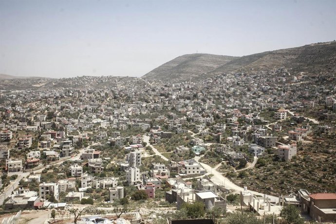 Archivo - Arquivo - 20 de abril de 2025, Nablus, Cisjordânia, Palestina: Vista da cidade de Beit Furik, de onde as crianças palestinas foram sequestradas perto do assentamento de Itamar. Moradores locais relataram que um grupo de colonos judeus as sequest
