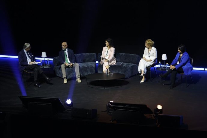 Responsables de Confectionary Holding, Lico Cosmetics y Frit Ravich en una mesa redonda en el 40 Congreso Aecoc Gran Consumo