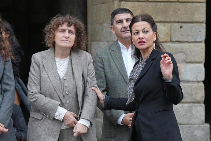 La ministra de Juventud e Infancia, Sira Rego (d), se reúne con la alcaldesa de Santiago de Compostela, Goretti Sanmartín (i), en el Ayuntamiento de Santiago, a 22 de octubre de 2025, en Santiago de Compostela, La Coruña, Galicia (España).