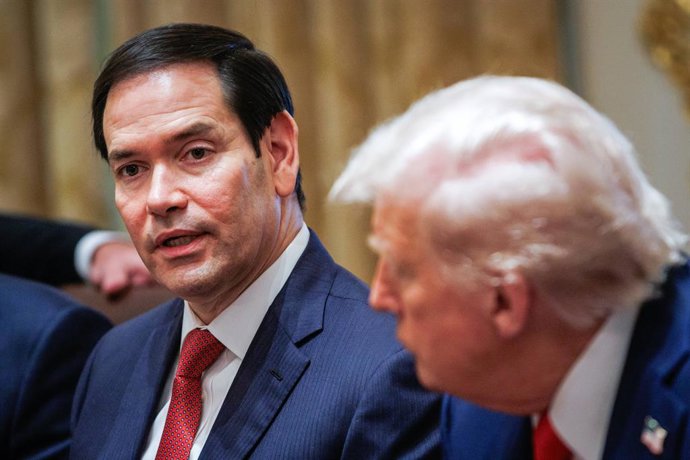 9 de outubro de 2025, Washington, Distrito de Columbia, EUA: O secretário de Estado dos Estados Unidos, Marco Rubio, fala durante uma reunião de gabinete com o presidente dos Estados Unidos, Donald J. Trump, na Casa Branca, em 9 de outubro de 2025, em Was
