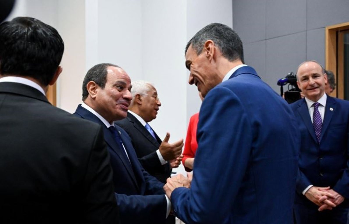 Sánchez participa en la cena de líderes con el presidente de Egipto, donde abordan pasos a dar tras el acuerdo de Gaza