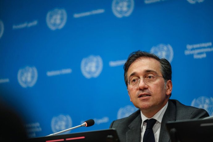 25 de setembro de 2025, Nova York, Nova York, EUA: JOSE MANUEL ALBARES BUENO, Ministro de Relações Exteriores, UE e Cooperação da Espanha, informa a imprensa sobre o segmento de alto nível da AGNU80, após uma reunião de nível ministerial sobre o papel fun