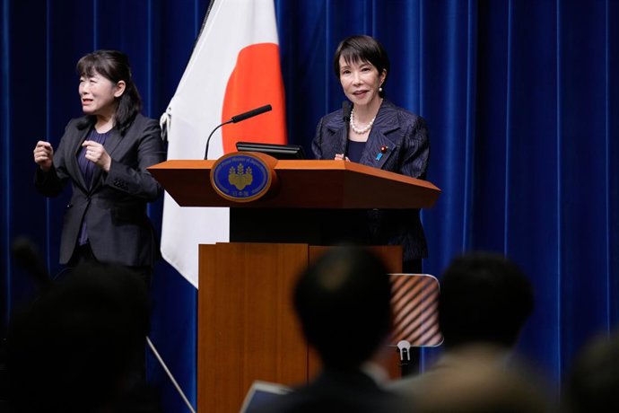 TÓQUIO, 21 de outubro de 2025 -- A nova primeira-ministra do Japão, Sanae Takaichi, fala durante uma coletiva de imprensa no gabinete da primeira-ministra em Tóquio, Japão, 21 de outubro de 2025. Sanae Takaichi, líder do Partido Liberal Democrático (LDP),