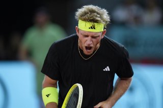 Archivo - Alejandro Davidovich Fokina of Spain reacts after winning against Nuno Borges of Portugal during the Mutua Madrid Open 2025, ATP Masters 1000 and WTA 1000 tennis tournament, celebrated at Caja Magica on April 25, 2025 in Madrid, Spain.