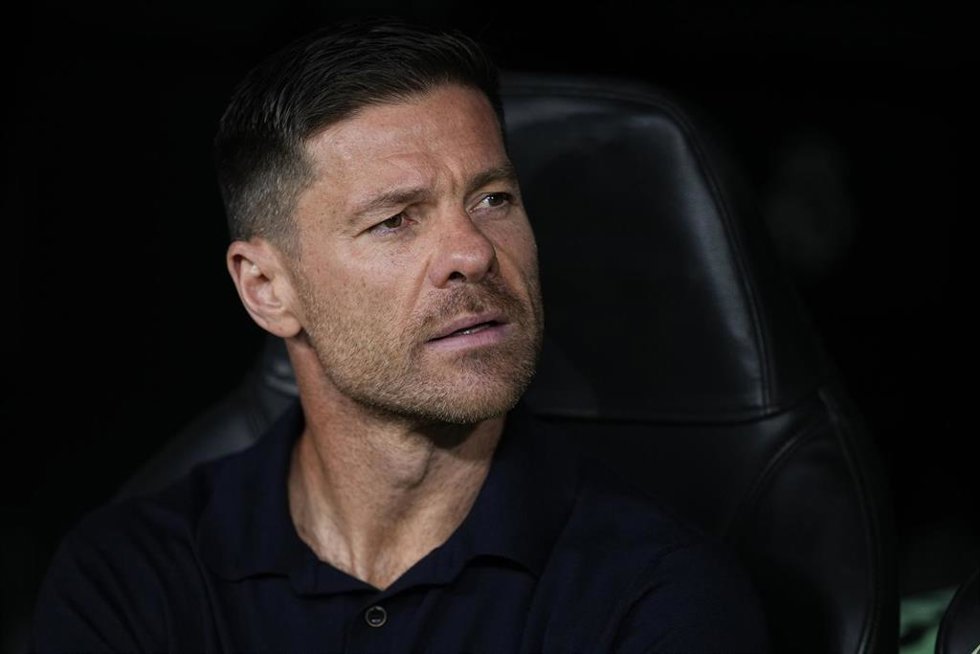 El entrenador del Real Madrid, Xabi Alonso, ante la Juventus en Champions.