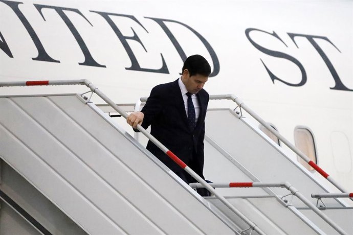 Archivo - O Secretário de Estado dos EUA, Marco Rubio, aterrissa no Aeroporto Internacional Felipe Ángeles antes de sua reunião com a Presidente do México, Claudia Sheinbaum Pardo, em 2 de setembro de 2025, em Zumpango, Estado do México, México.