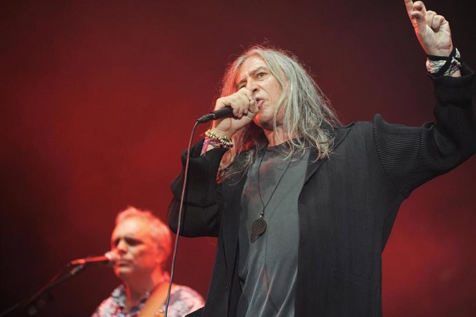 Archivo - El grupo de rock Sopa de Cabra actúa en su concierto en el Palau Sant Jordi, a 26 de noviembre de 2022, en Barcelona