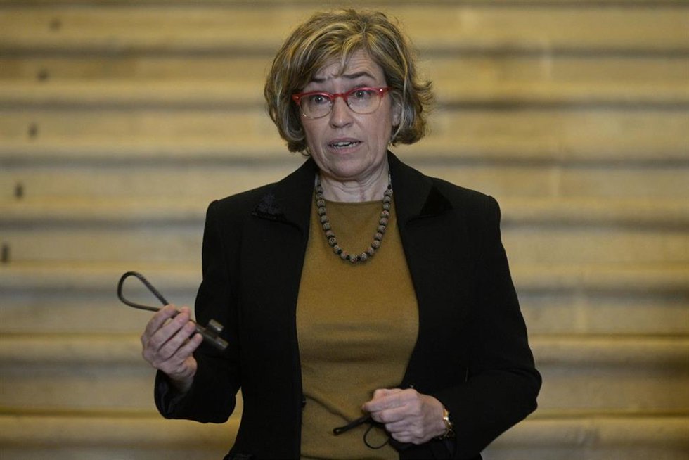 Archivo - La abogada del Estado Consuelo Castro Rey con las llaves del pazo de Meirás el día de su devolución, en el interior del edificio, en Sada, A Coruña, Galicia, (España), a 10 de diciembre de 2020.