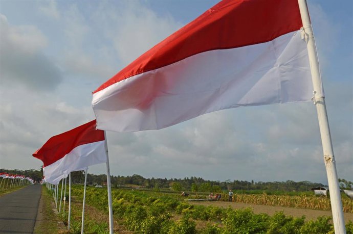 Archivo - Banderas de Indonesia en Purworejo, en la isla indonesia de Java (archivo)