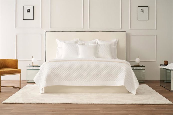 Archivo - La firma textil Bassols se une a la Mesa del Turismo como empresa colaboradora.