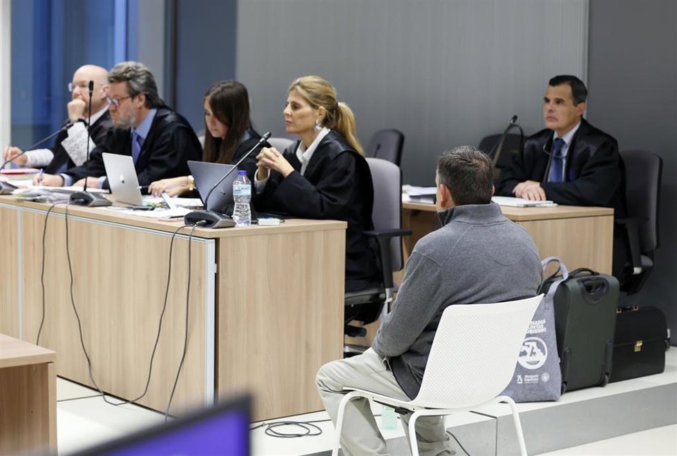 Arranca el juicio contra el hombre acusado de asesinar a su esposa en su domicilio de Los Lirios en el año 2020