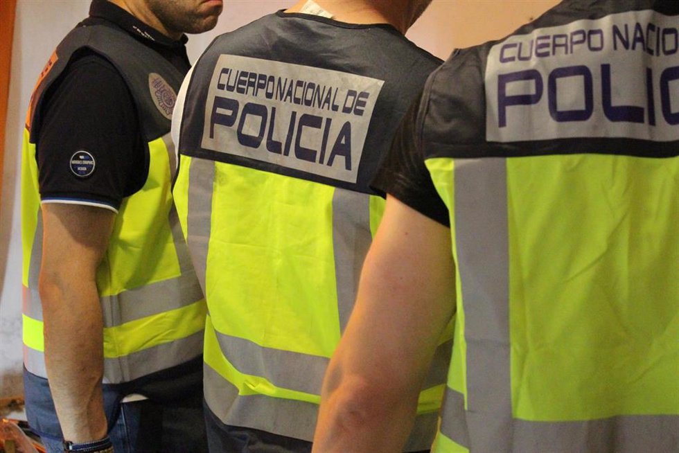 Archivo - Efectivos de Policía Nacional
