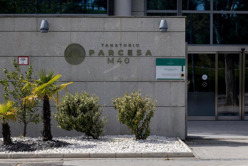 Archivo - Entrada del tanatorio de la M-40, a 10 de abril de 2025, en Madrid (España)