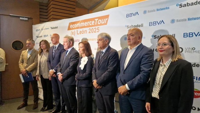 Representantes de Alece, la Cámara de Comercio, la ULE, el Ayuntamiento de León, la Diputación Provincial y la Junta participan en Ecommerce Tour (x) León 2025.